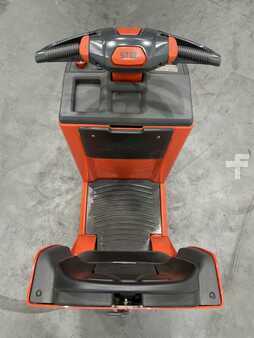 Chariots tracteurs 2017  Linde P20-1193 (8)