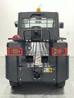 Chariots tracteurs 2017  Linde P250-127 (6)