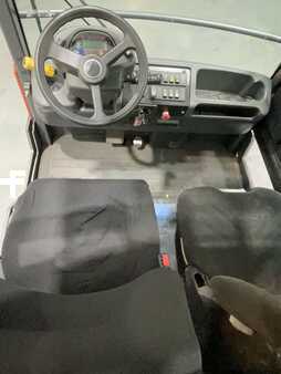 Chariots tracteurs 2017  Linde P250-127 (8)