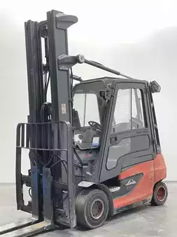 Eléctrica de 4 ruedas 2020  Linde E30-01-387 (1)