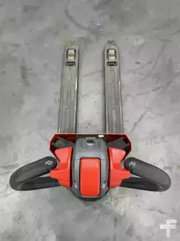 Electric Pallet Trucks 2021  Linde MT12-1131-Li-Ion (7)