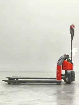 Electric Pallet Trucks 2022  Linde MT12-1131-Li-Ion (4)
