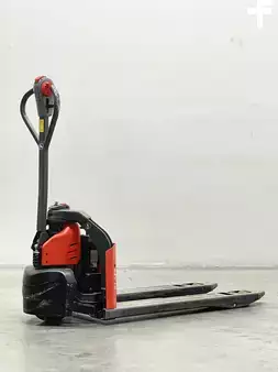 Electric Pallet Trucks 2023  Linde MT12-1131-Li-Ion (2)