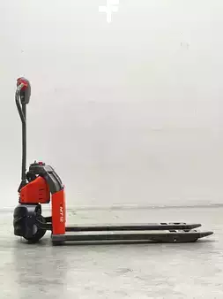 Electric Pallet Trucks 2023  Linde MT12-1131-Li-Ion (3)
