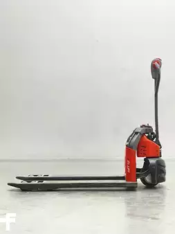 Electric Pallet Trucks 2023  Linde MT12-1131-Li-Ion (4)
