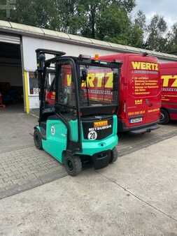 Eléctrica de 4 ruedas 2017 Mitsubishi FB25CN (2)