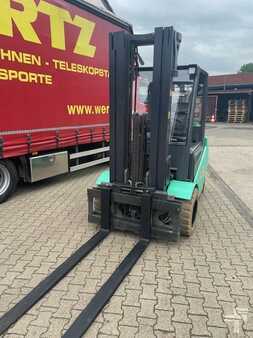 Eléctrica de 4 ruedas 2019 Mitsubishi FB50 2 (3)