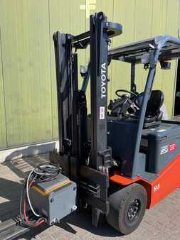 Chariots électriques à 4 roues 2017  Toyota 8FBMKT25 (5)