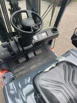 Elektro čtyřkolový VZV 2017  Toyota 8FBMT25 (3)