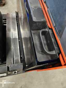 Chariots à mât rétractable 2017  BT RRE140H (9)