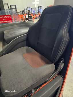 Chariots à mât rétractable 2017  BT RRE140H (9)