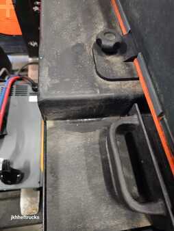 Chariots à mât rétractable 2017  BT RRE140H (8)