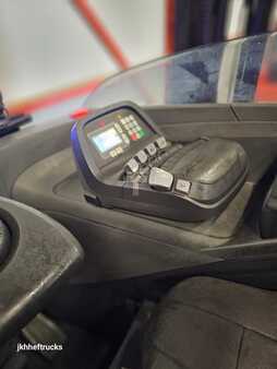 Chariots à mât rétractable 2017  BT RRE140H (5)