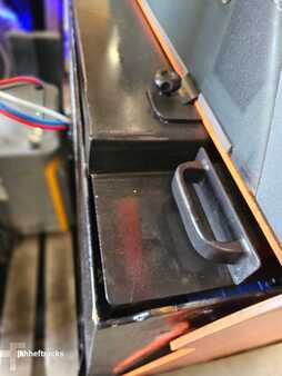 Chariots à mât rétractable 2017  BT RRE140H (9)