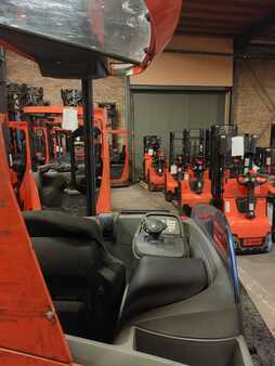 Chariots à mât rétractable 2017  BT RRE140H (4)