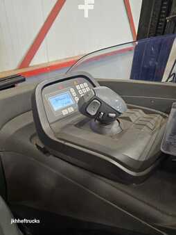 Chariots à mât rétractable 2017  BT RRE140H (6)