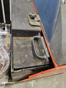 Chariots à mât rétractable 2017  BT RRE140H (8)