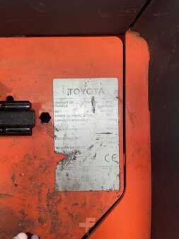 Chariots à mât rétractable 2017  BT RRE140H (3)