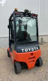 Chariots électriques à 4 roues 2017  Toyota 8FBM20T (12)