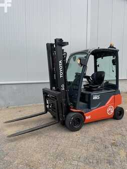 Chariots électriques à 4 roues 2017  Toyota 8FBM20T (3)