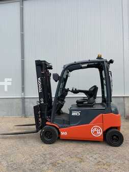 Chariots électriques à 4 roues 2017  Toyota 8FBM20T (5)