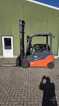 Elektrisk- 4 hjul 2019  Toyota 8FBMT25 (2)