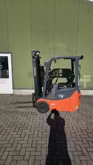 Elektryczne 3-kołowe 2019  Toyota 7FBEST13 (1)