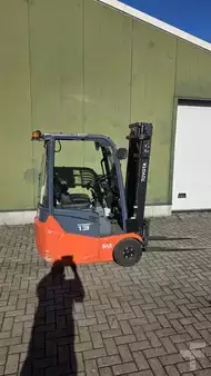 Elektryczne 3-kołowe 2019  Toyota 7FBEST13 (2)