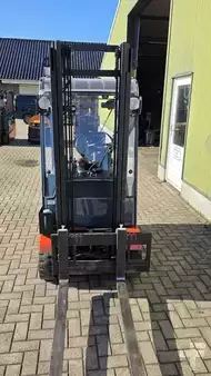 Elektryczne 3-kołowe 2019  Toyota 7FBEST13 (4)