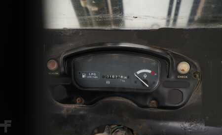 Konténerszállítók 2003  Clark CMP15L (5)