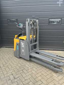 Jungheinrich ERD220 2x on stock