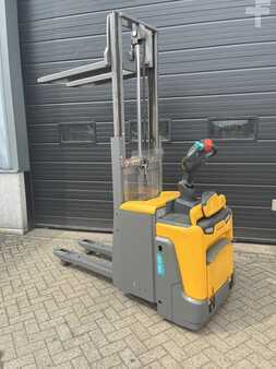 Jungheinrich ERD220 2x on stock