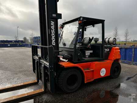 Carrelli elevatori GPL 2017  Doosan G70S-7 (1)