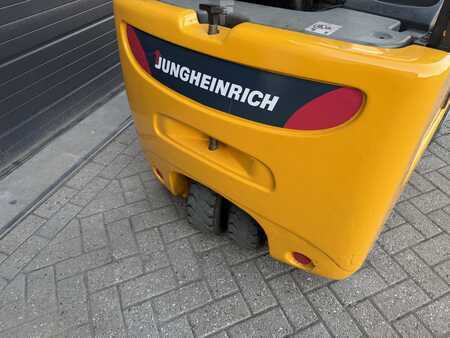 Eléctrica de 3 ruedas 2005  Jungheinrich EFG215 (1)