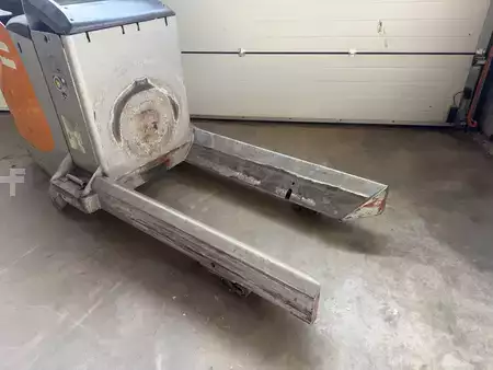 Electric Pallet Trucks 2019  Still EXU-S24 Rollen aufnahme (11)