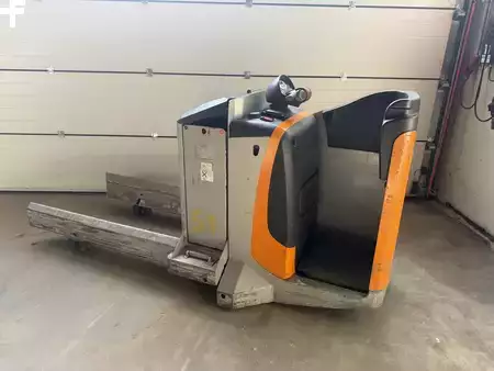 Electric Pallet Trucks 2019  Still EXU-S24 Rollen aufnahme (1)