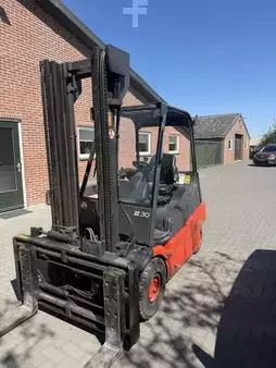 Electric - 4 wheels 2000  Linde E30-02 (1)