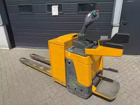 Trailers 2012  Jungheinrich ERE 225 KLPF 1600mm (1)