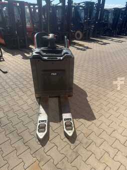 VZV s plošinou pro řidiče 2012  Linde T 20 SP (8)