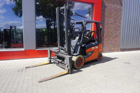 Elektryczne 4-kołowe 2019  Linde E 40H-01/600 - Nur 2.404 Stunden (1)