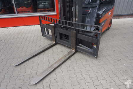 Elektro 4 Rad 2012  Linde E 50HL-01 - Triplex 6.300mm (12)