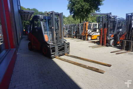 Treibgasstapler 2008  Linde H 40T (12)
