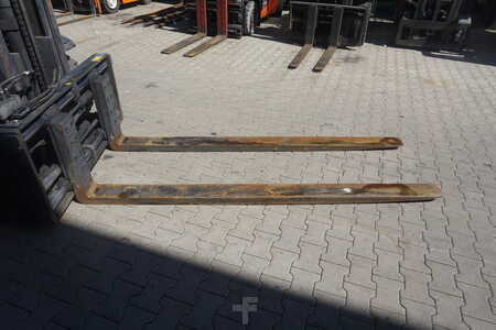 Treibgasstapler 2008  Linde H 40T (13)