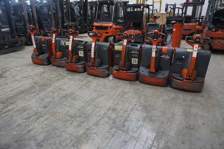 Chariots porte-conteneurs 2009  Linde T 18 Paket 7 Stück 2999 € (2)