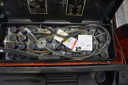 Chariots porte-conteneurs 2009  Linde T 18 Paket 7 Stück 2999 € (6)