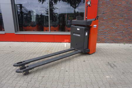 Porta-paletes elétrico com assento 2018  Linde T 25R+ - Nur 223 Stunden (1)