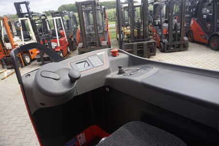 Porta-paletes elétrico com assento 2018  Linde T 25R+ - Nur 223 Stunden (4)