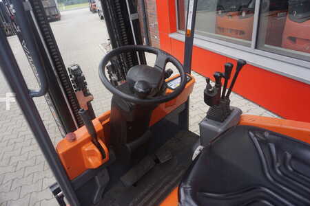 3-wiel elektrische heftrucks 2010  Toyota 7BEST13 - Triplex (5)