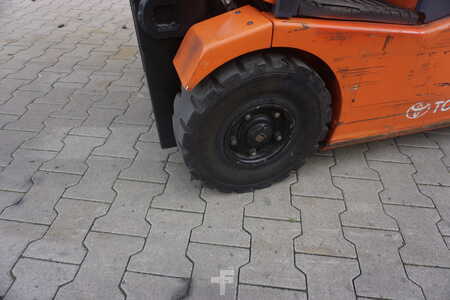 3-wiel elektrische heftrucks 2010  Toyota 7BEST13 - Triplex (8)
