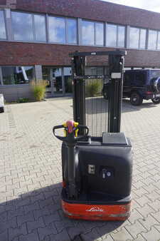 Wózek wysokiego podnoszenia 2011  Linde L 20 I (1)